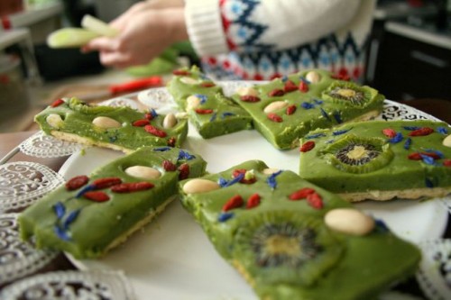 zielona-krajanka-o-smaku-herbaty-matcha-z-suszonymi-owocami-i-orzechami_1391972270 Zielona krajanka o smaku herbaty matcha z suszonymi owocami i orzechami.