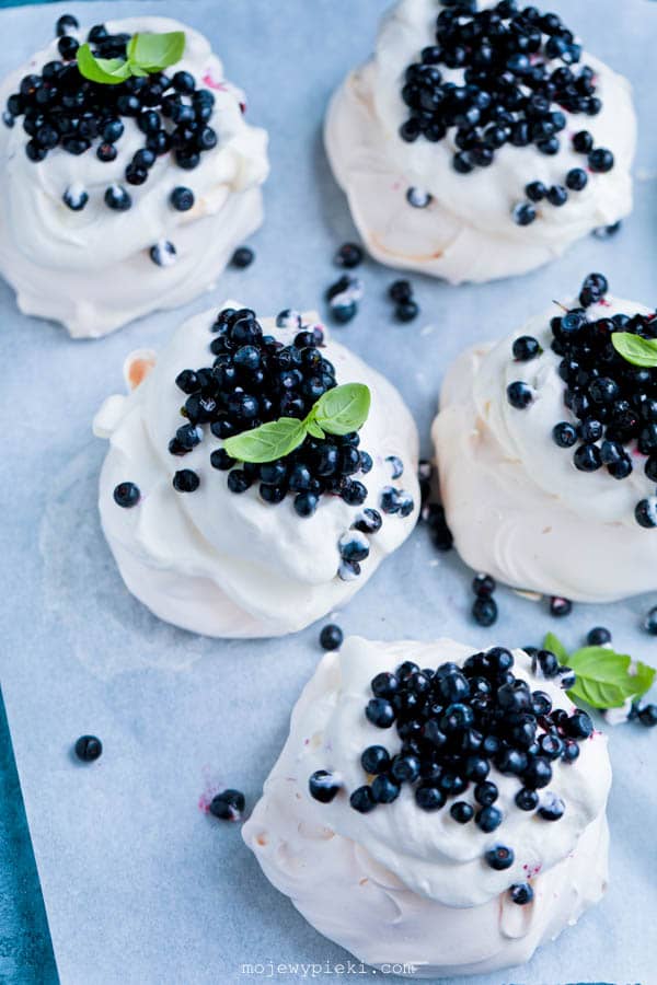 Mini Pavlova z jagodami